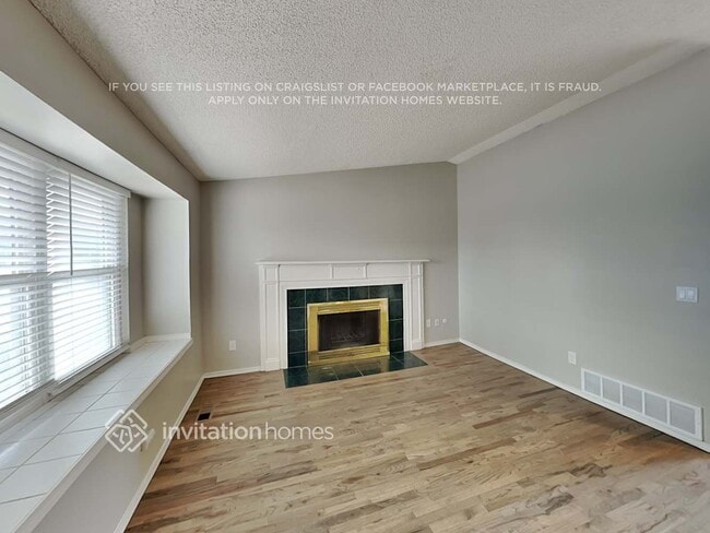 Building Photo - 1827 S Genoa St