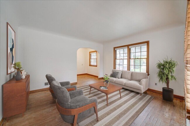 Building Photo - Adorable North End Cottage