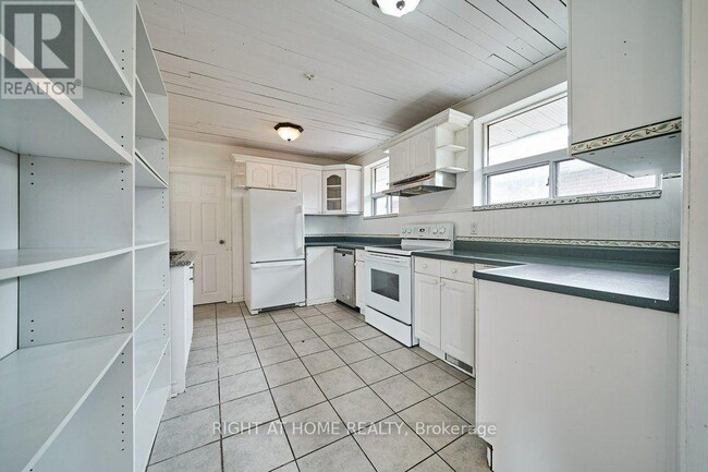 Building Photo - 213 Cabot St