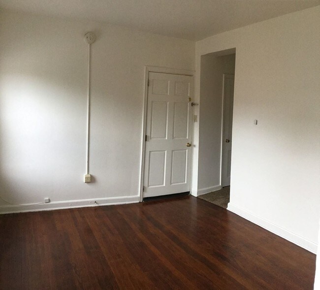 Foto del edificio - 340 N Duke St