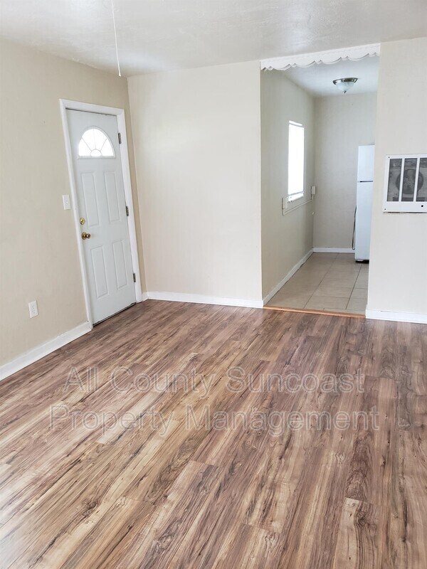 Building Photo - 5645 35th Way N