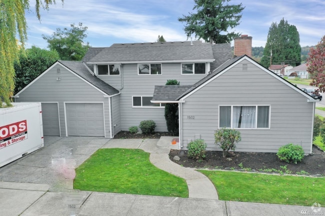 Building Photo - 1502 5th Ave SE