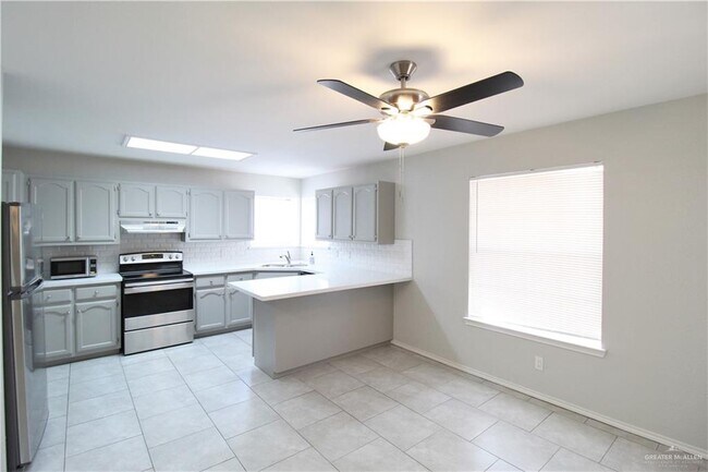 Foto del edificio - 6609 N 33rd St