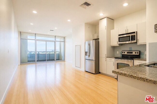 Foto del edificio - 3810 Wilshire Blvd