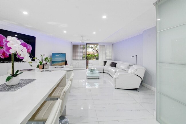 Foto del edificio - 13951 Kendale Lakes Cir