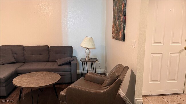 Foto del edificio - 8455 W Sahara Ave