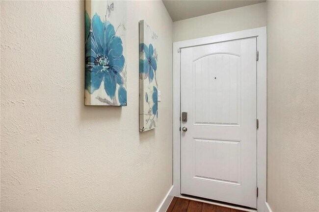 Foto del edificio - 6101 Harwin Ln