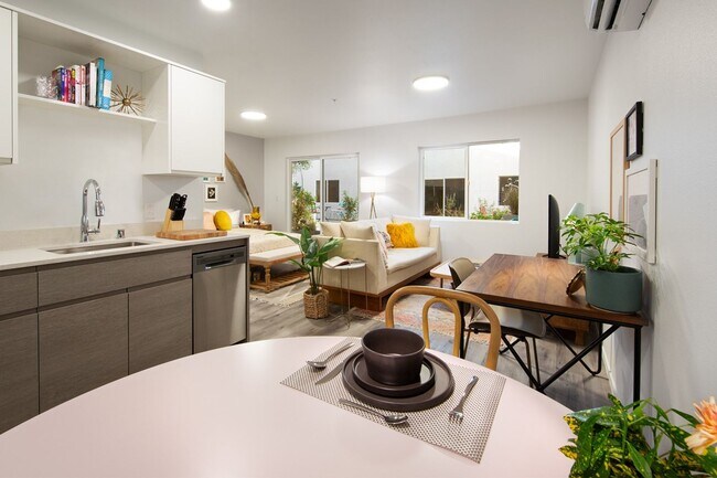 Interior Photo - shareDOWNTOWN - Arts District