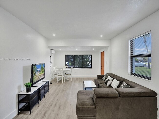 Foto del edificio - 905 SW 22nd St