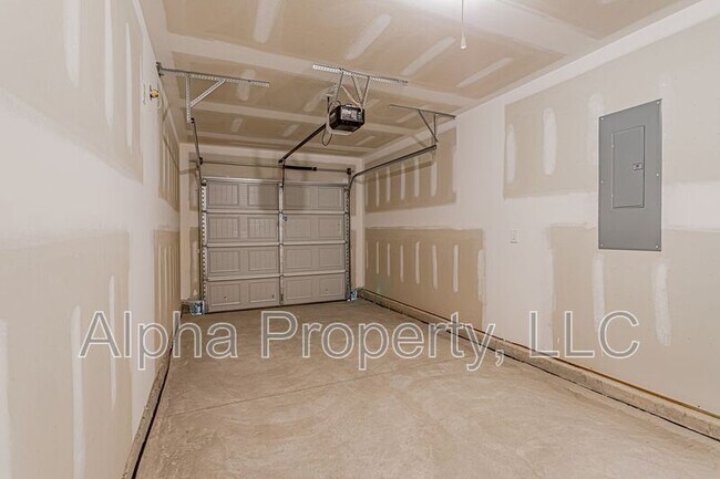 Building Photo - 597 Evaleigh St
