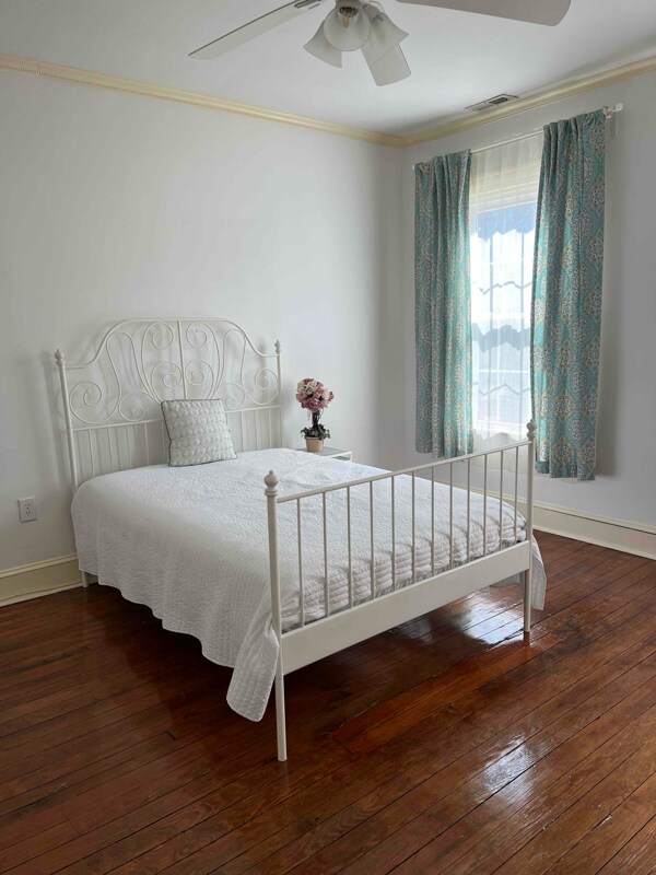 Primary Photo - 2500 Bainbridge St