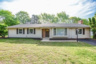 Building Photo - 825 Barkley Dr