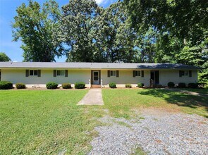 Building Photo - 104 Johnson Dairy Rd
