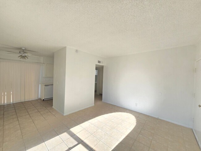 Foto del edificio - Great Location! 1 Bed 1 Bath Mesa Apartment