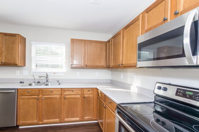 Building Photo - 4710 Larkhaven Village Dr