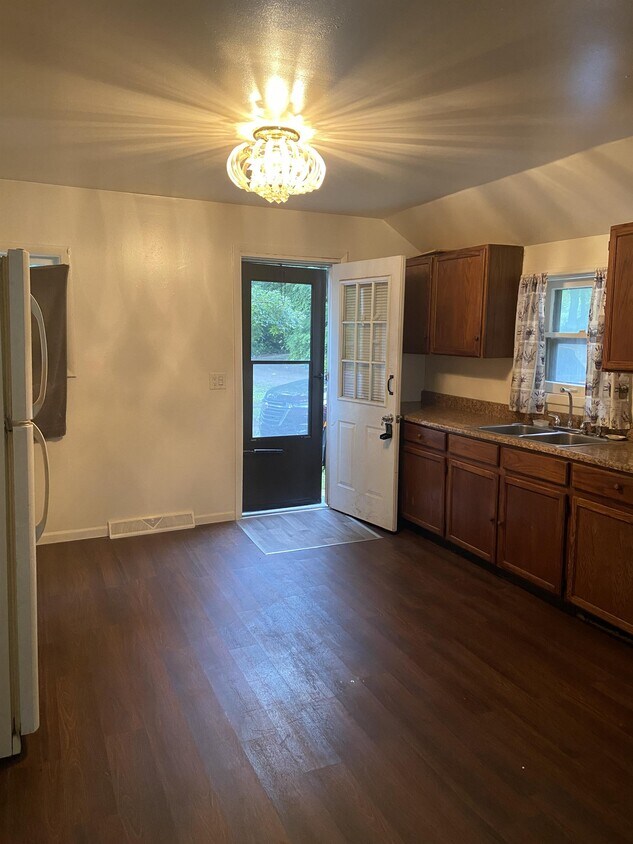 315 W Ganson St, Jackson, MI 49201 Townhome Rentals in Jackson MI