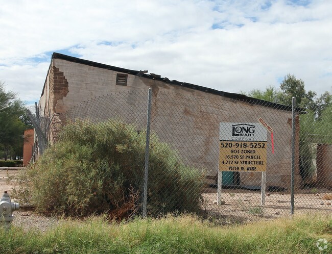 Building Photo - 576 S Convent Ave