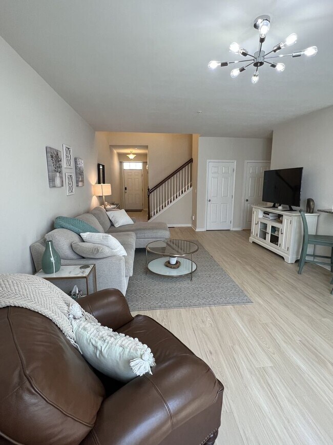 Foto del edificio - Beautiful like-new townhouse in Parkland school disctrict!