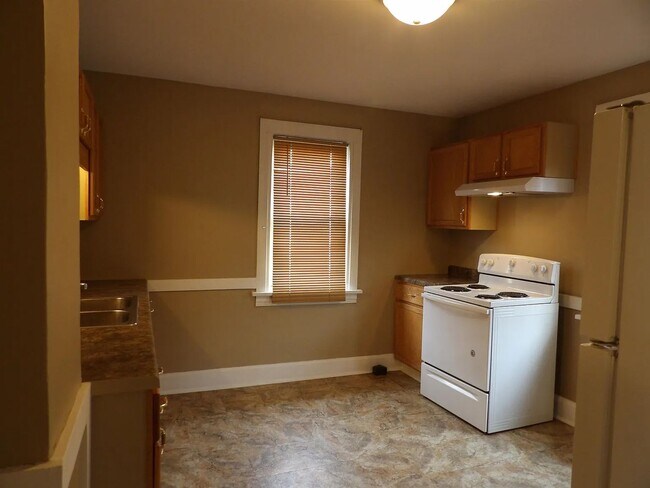 Foto del edificio - FOR RENT NOW