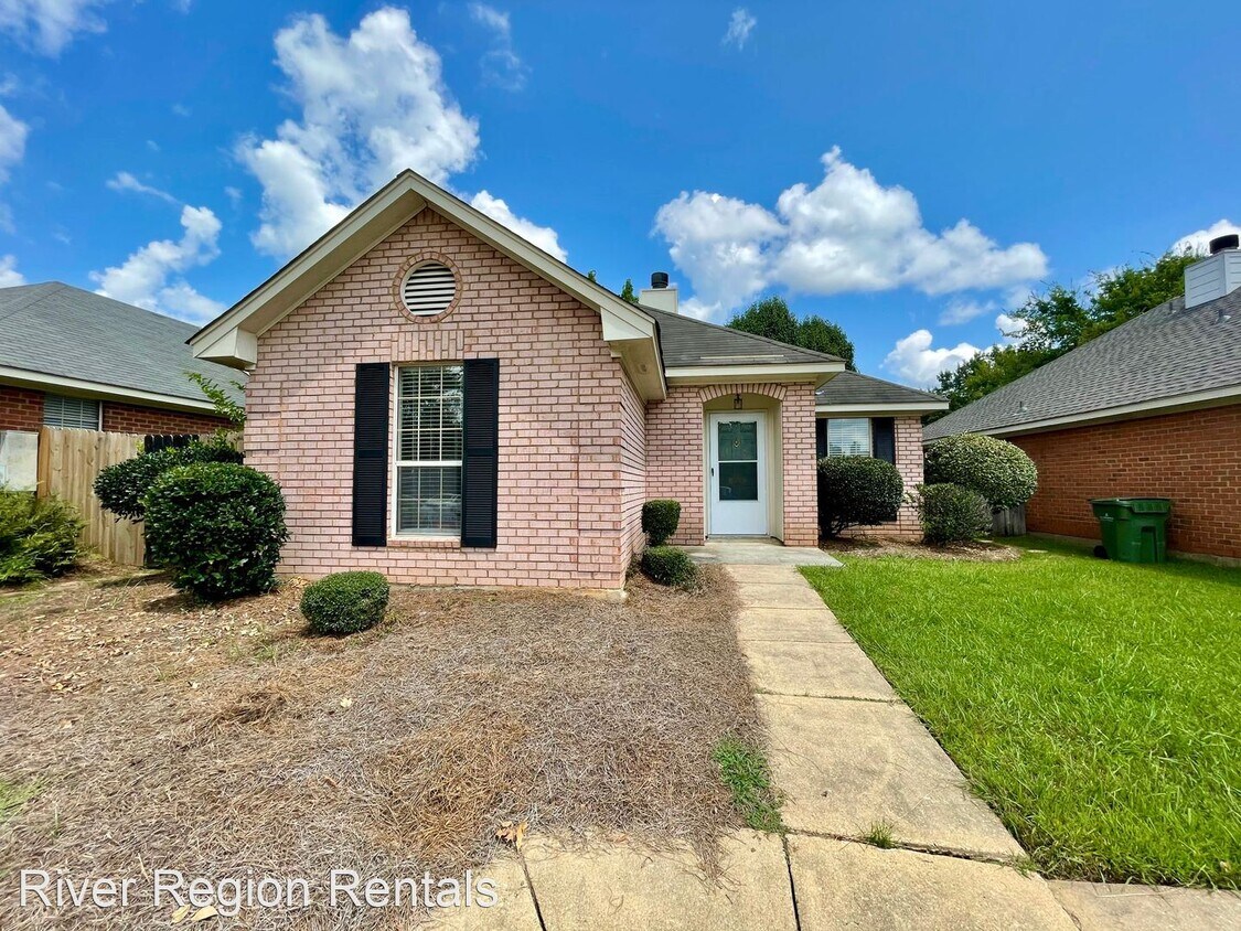 2 br, 2 bath House 8229 Royal Oak Court House Rental in Montgomery