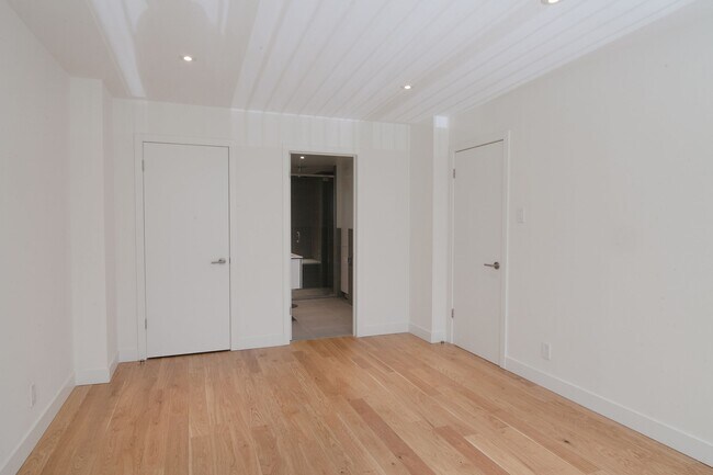 Building Photo - 3468 Rue Drummond