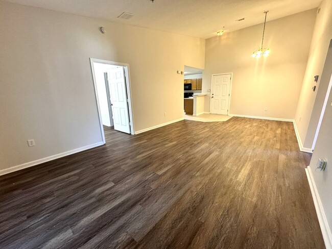 Foto del edificio - Updated 3BR/2BA Westside Condo