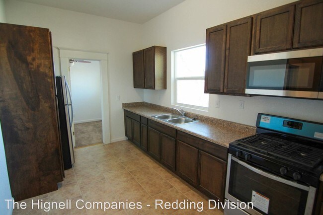 Building Photo - 445 S Shasta St