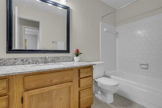 Building Photo - 10 Treadwell Ct