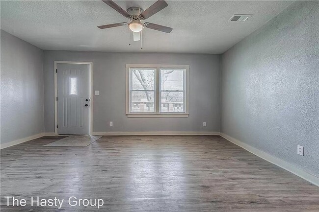 Building Photo - 3 br, 2 bath House - 7916 Prospect Ave