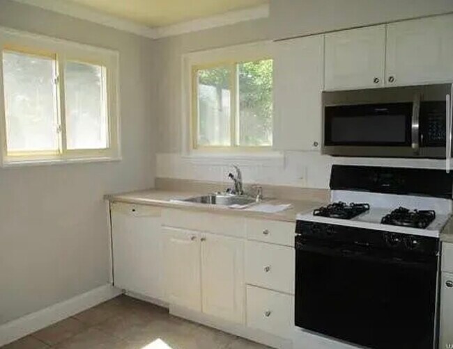 Foto del edificio - 7737 Clevedon St