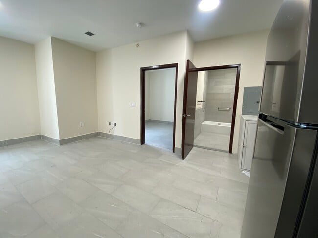 Foto del edificio - 1527 Bryant Avenue