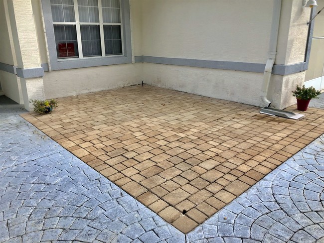 Building Photo - 3 br, 2 bath House - 9 Priory Ln