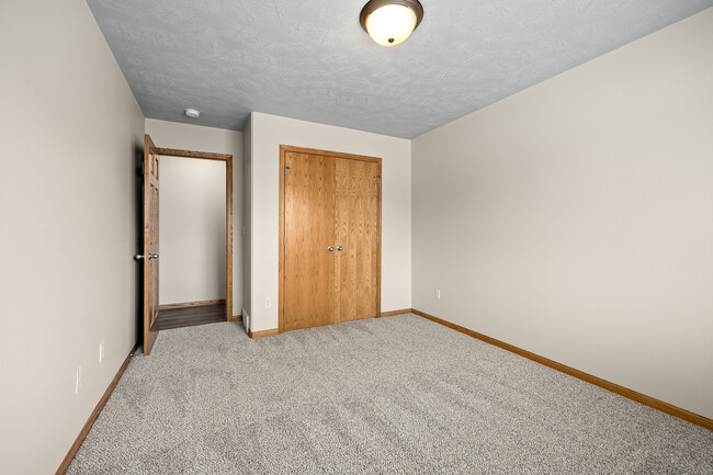 Bedroom - Fifth Street Apartments & Townhouses