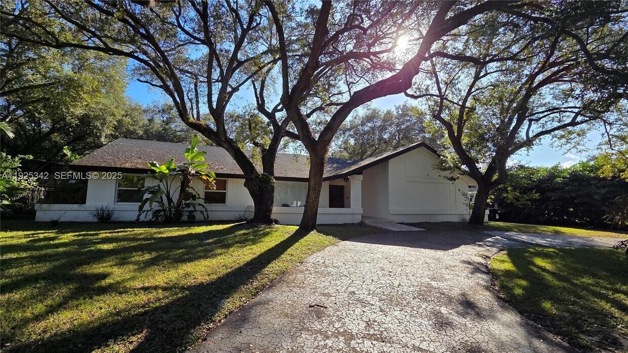 Foto principal - 7400 SW 166th St