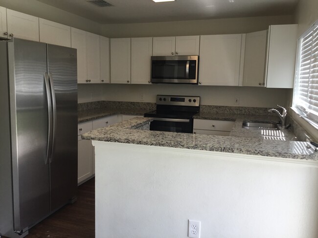 Foto del edificio - 10225 Summerview Cir