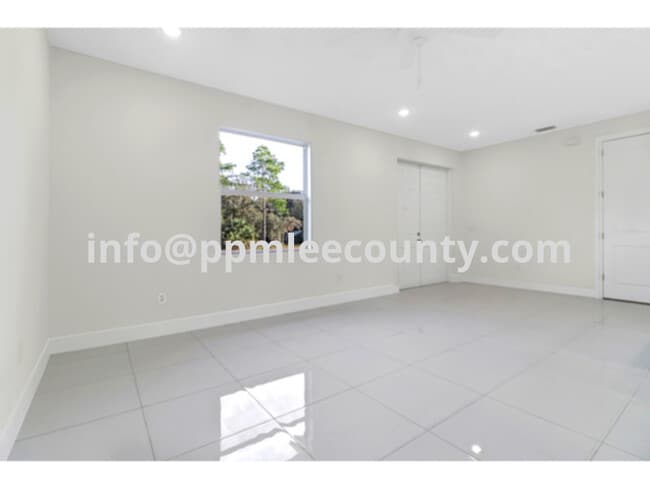 Building Photo - 2024 YEAR CONSTRUCTION Home in Lehigh Acre...