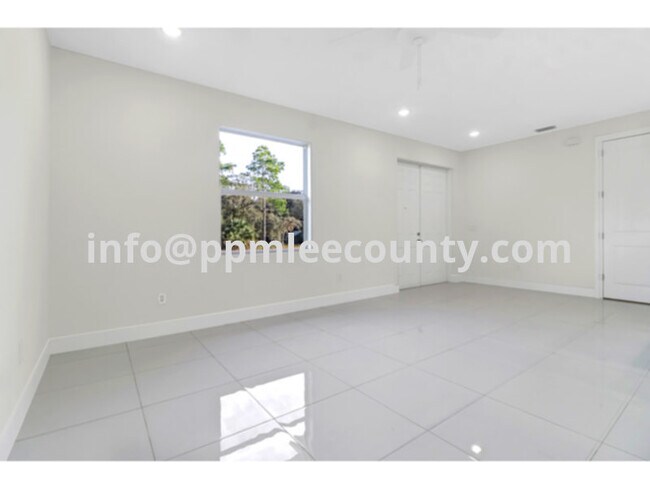 Foto del edificio - 2024 YEAR CONSTRUCTION Home in Lehigh Acre...