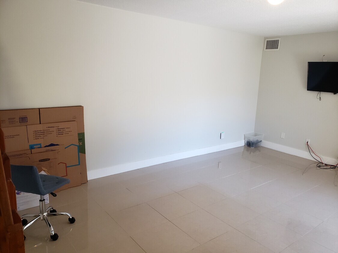 Viviendo - 11864 SW 8th Ct