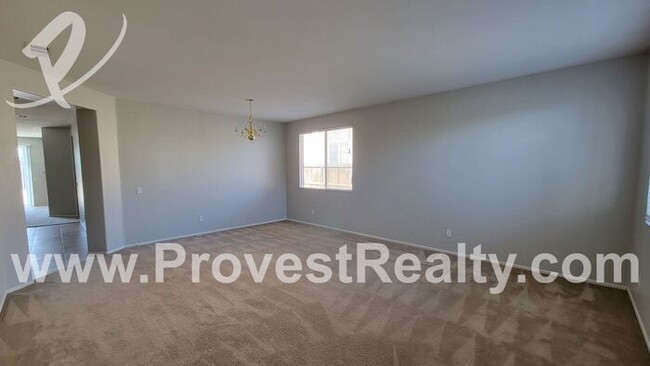 Building Photo - 4 Bed, 2 Bath Oak Hills Home!!!!