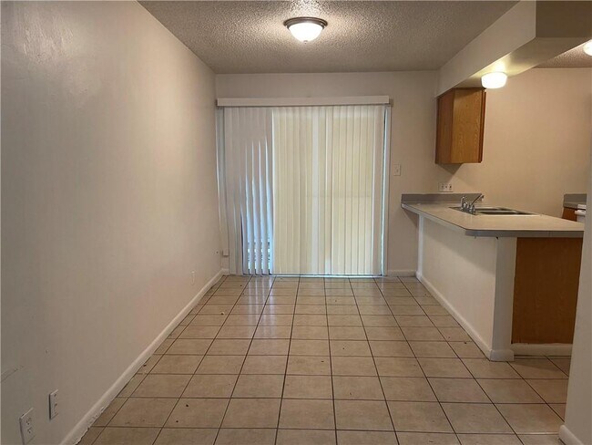Building Photo - 1626 Royal Hill Dr