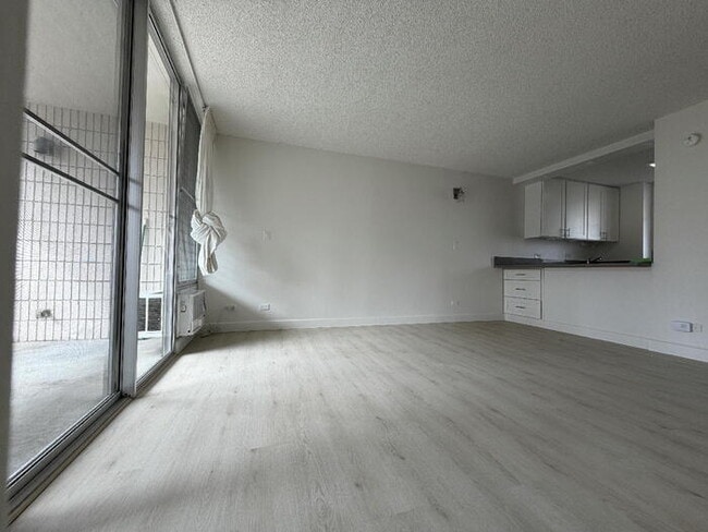 Building Photo - To register for the showing time below, note the 4 digit code: 5635 and click "APPLY NOW."(mobile...