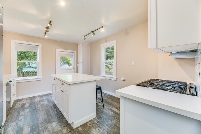 Kitchen - 4318 4th Ave NE
