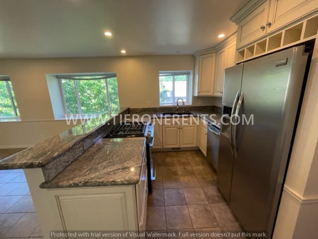 Building Photo - 2220 E Murray Holladay Rd APT 54, Holladay...
