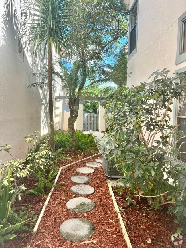 Town Place Townhomes Houses for Rent with a Garage Boca Raton, FL 2