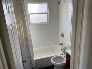 Building Photo - Cute 3 bed 1 bath with garage