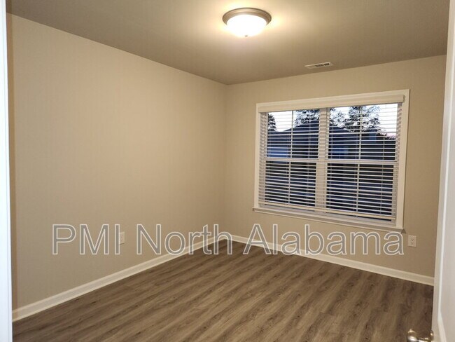Building Photo - 137 Beaver Brook Pl