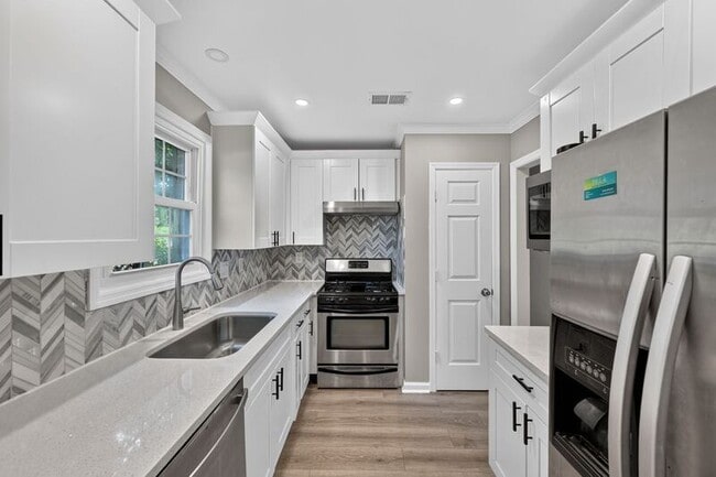 Building Photo - 138 Springstead Ct SW