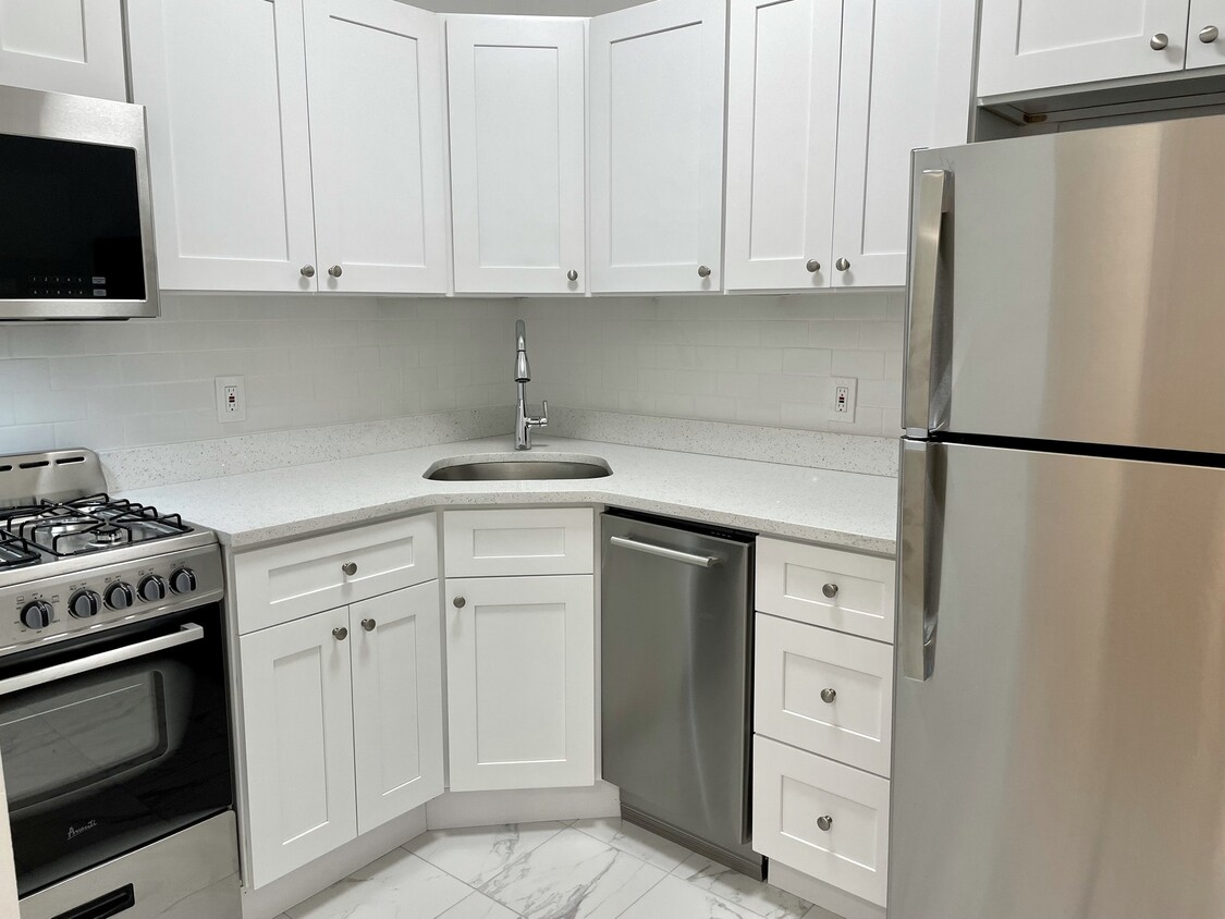 Foto principal - Rent-stabilized 1-bed with new kitchen!