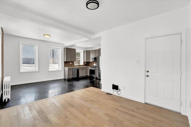 Foto del edificio - 1314 Paterson Plank Rd