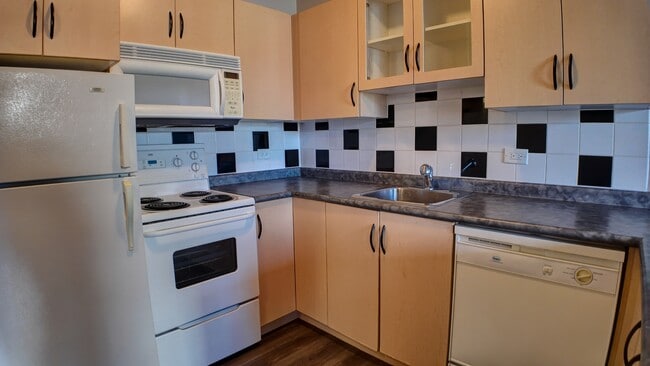 Building Photo - 11147 Whyte Ave NW